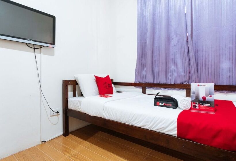 הוסטל Reddoorz Plus Near Robinsons Place Manila