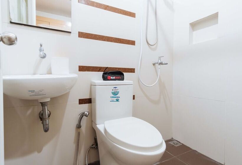 הוסטל Reddoorz Plus Near Robinsons Place Manila