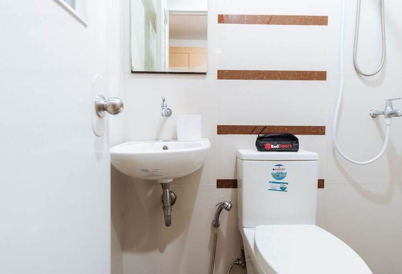 הוסטל Reddoorz Plus Near Robinsons Place Manila