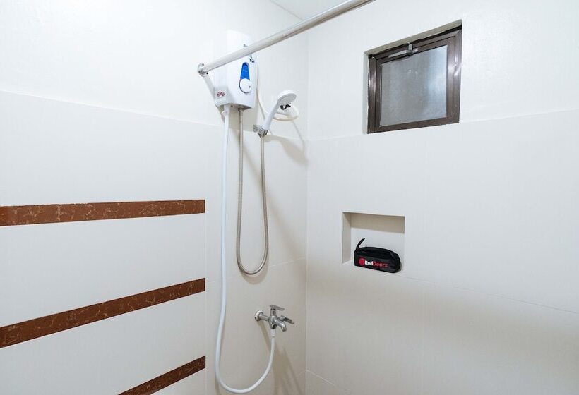 הוסטל Reddoorz Plus Near Robinsons Place Manila