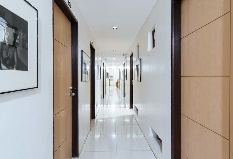 הוסטל Reddoorz Plus Near Robinsons Place Manila