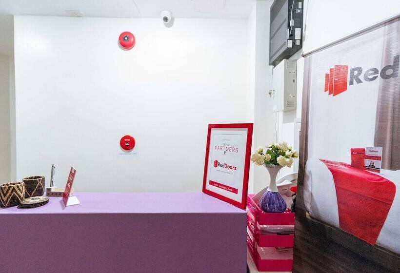 הוסטל Reddoorz Plus Near Robinsons Place Manila