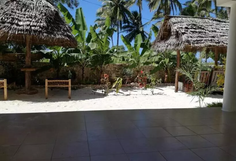 ベッドアンドブレックファースト Furaha Lodge