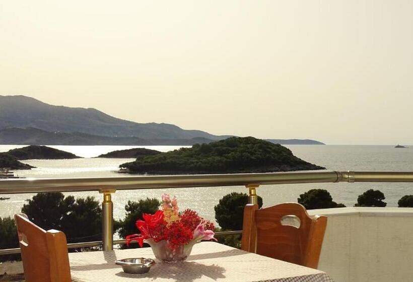 هتل Queen Margaret Seaside