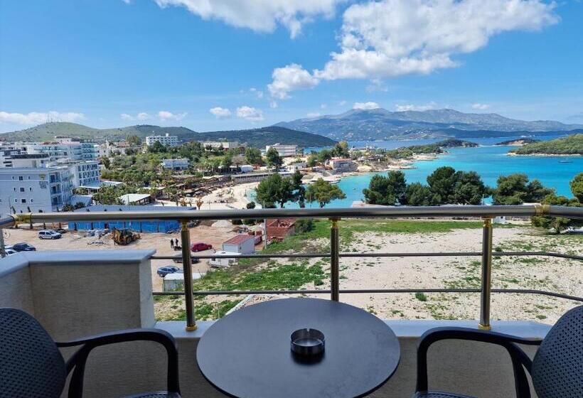 هتل Queen Margaret Seaside