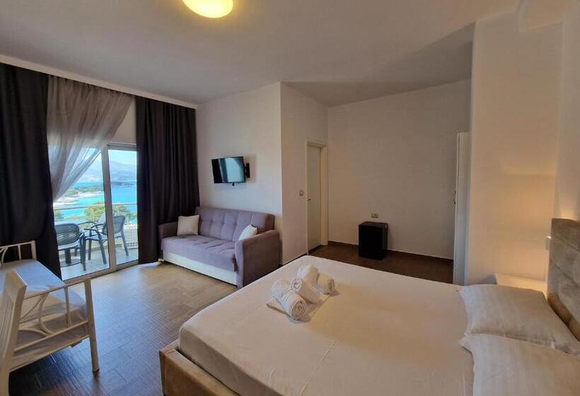 هتل Queen Margaret Seaside