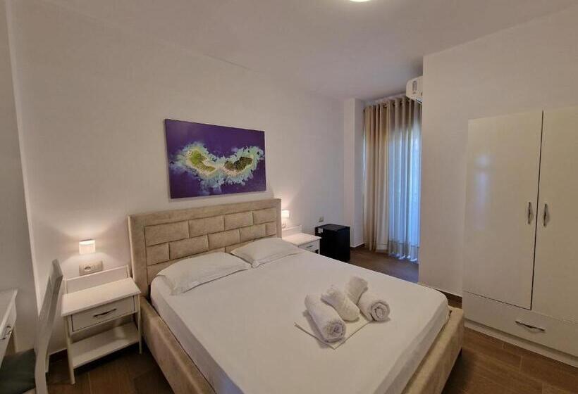 هتل Queen Margaret Seaside