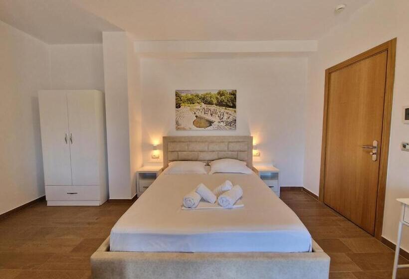 هتل Queen Margaret Seaside