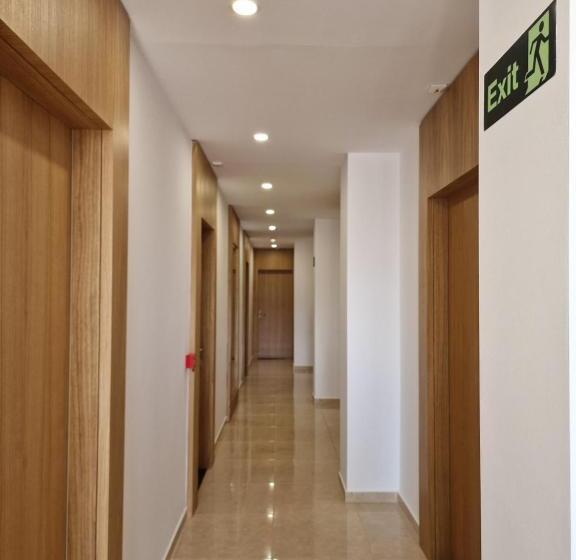 هتل Queen Margaret Seaside