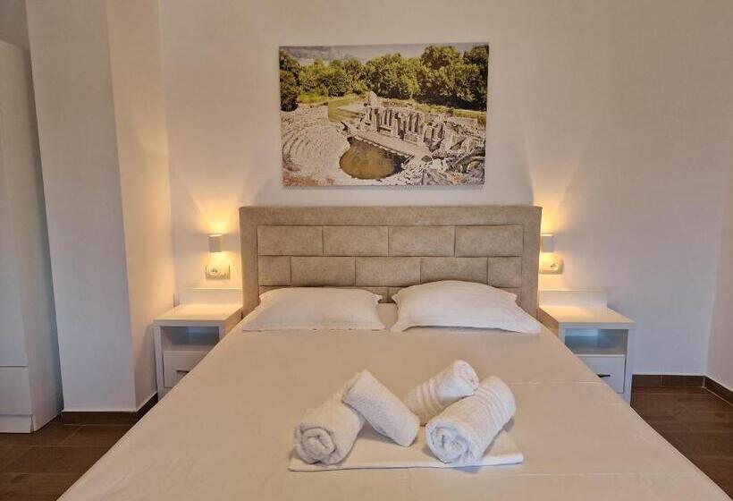 هتل Queen Margaret Seaside