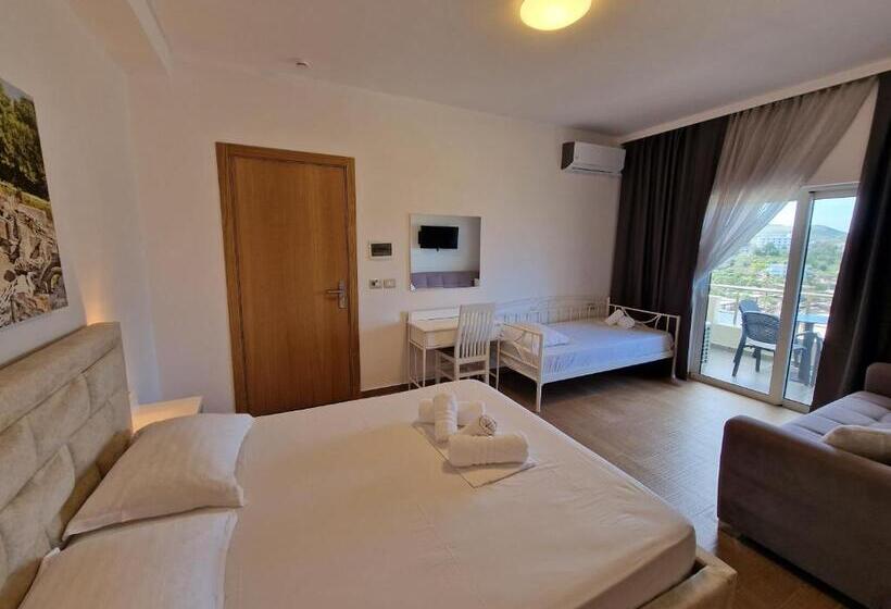 هتل Queen Margaret Seaside