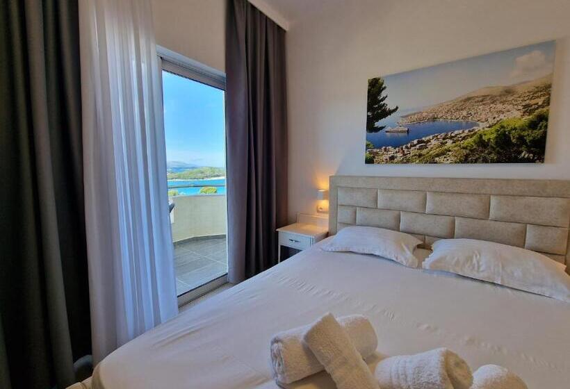 هتل Queen Margaret Seaside