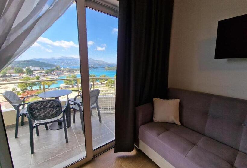 هتل Queen Margaret Seaside