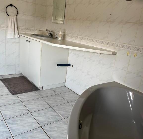 هتل The Farmhouse