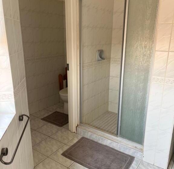 هتل The Farmhouse