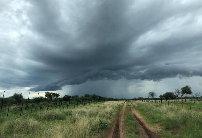 هتل The Farmhouse