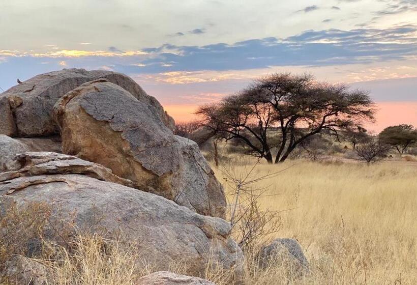 هتل The Farmhouse