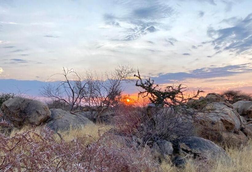 هتل The Farmhouse