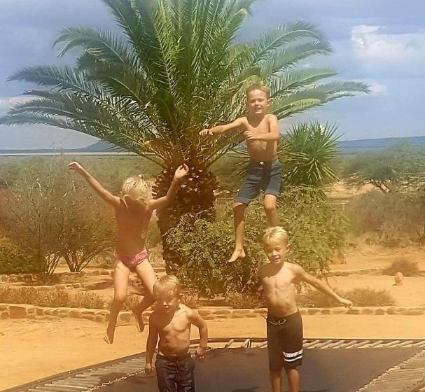 هتل The Farmhouse