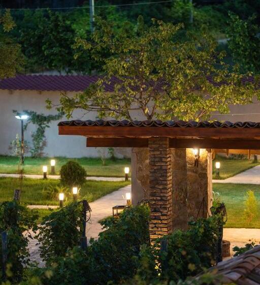 Vineyard Hotel & Winery