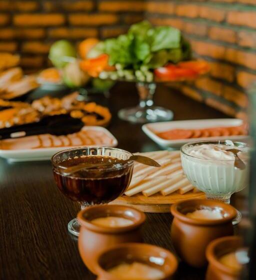 Vineyard Hotel & Winery