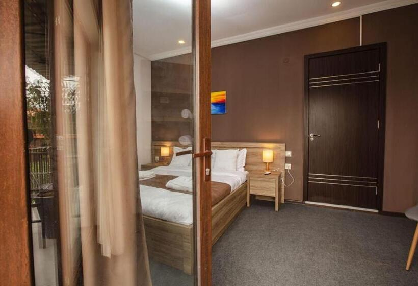 Vineyard Hotel & Winery