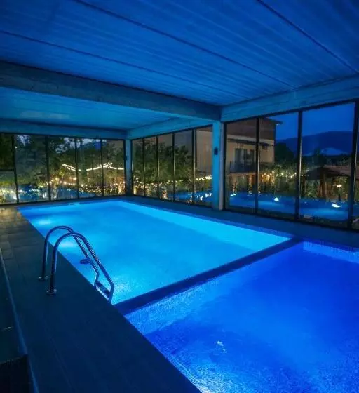 Vineyard Hotel & Winery