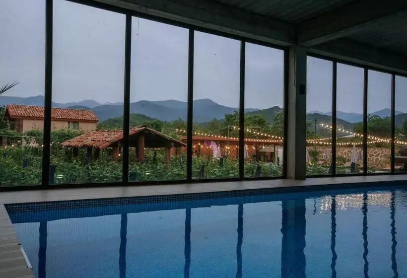 Vineyard Hotel & Winery