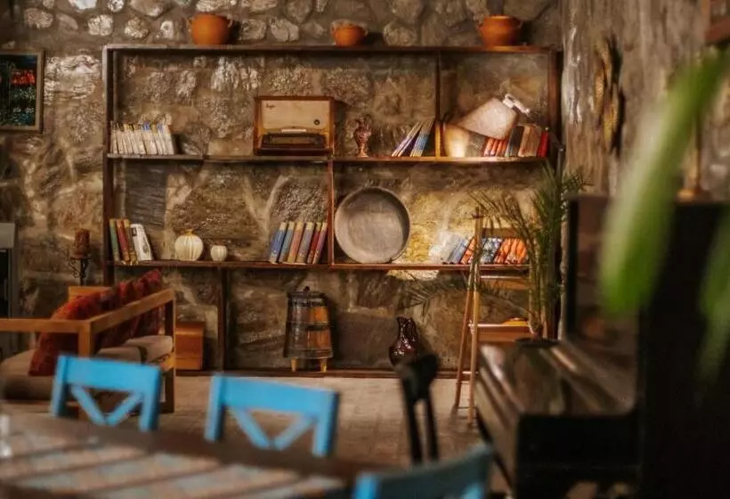 Vineyard Hotel & Winery