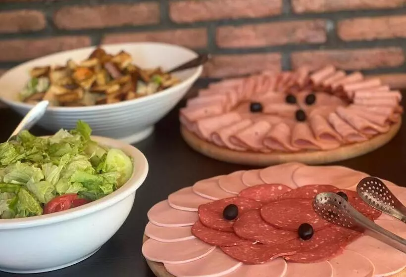 Vineyard Hotel & Winery