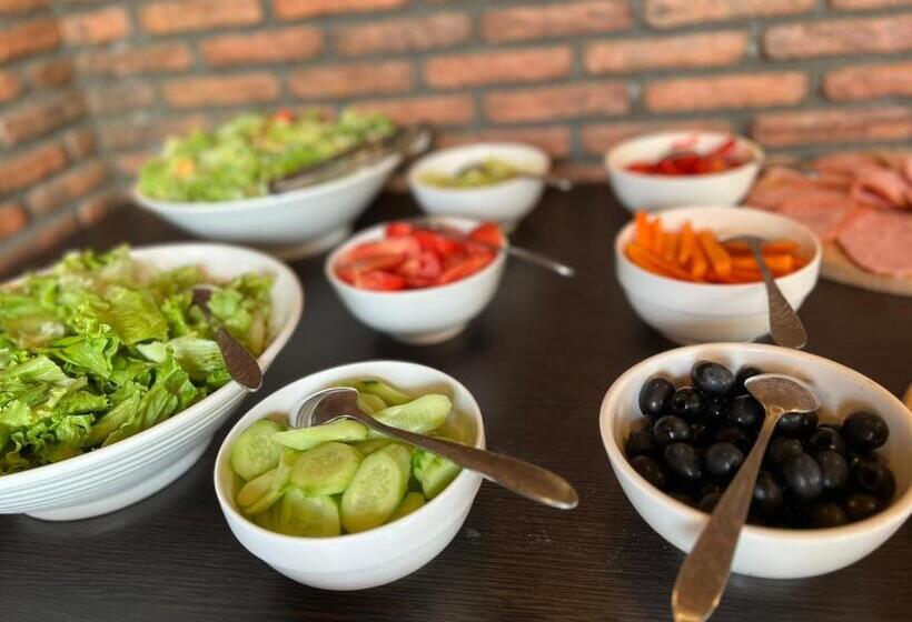 Vineyard Hotel & Winery