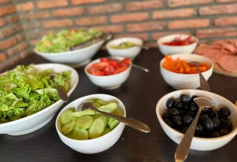 Vineyard Hotel & Winery