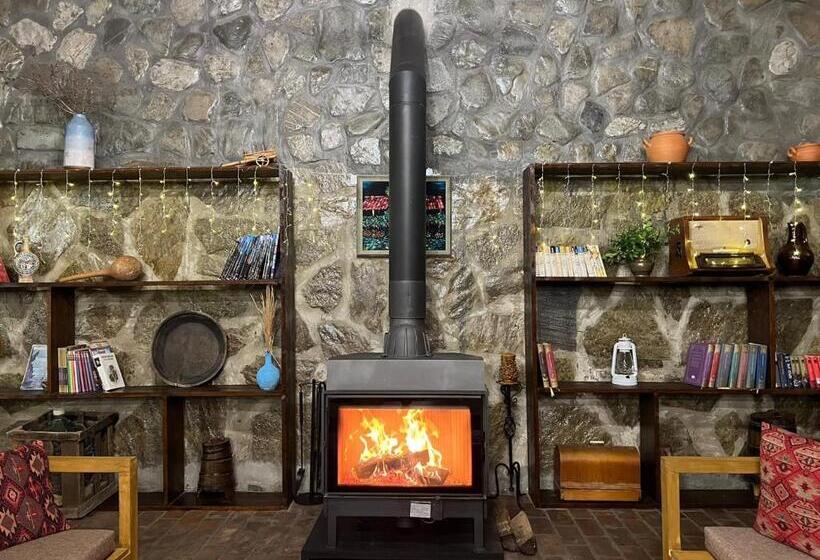 Vineyard Hotel & Winery