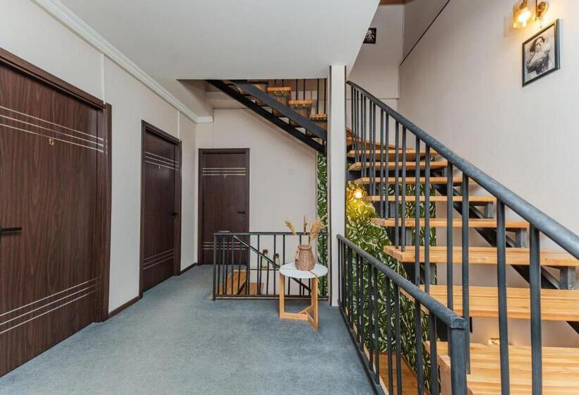 Vineyard Hotel & Winery