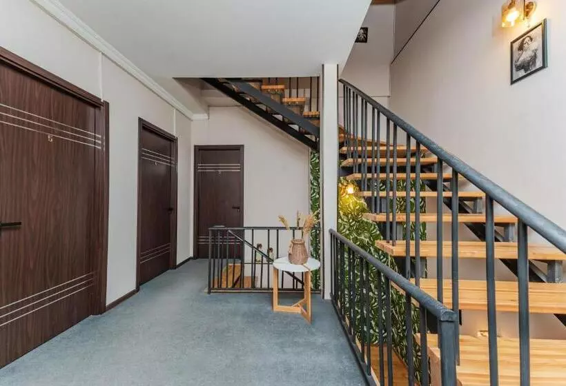 Vineyard Hotel & Winery