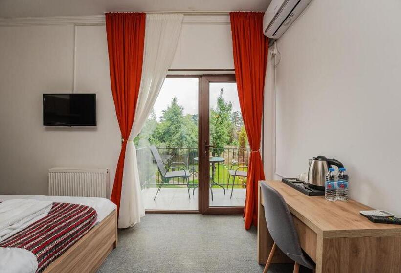 Vineyard Hotel & Winery