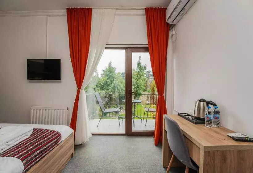 Vineyard Hotel & Winery