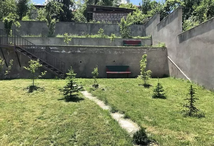 Majatalo Check Inn Dilijan