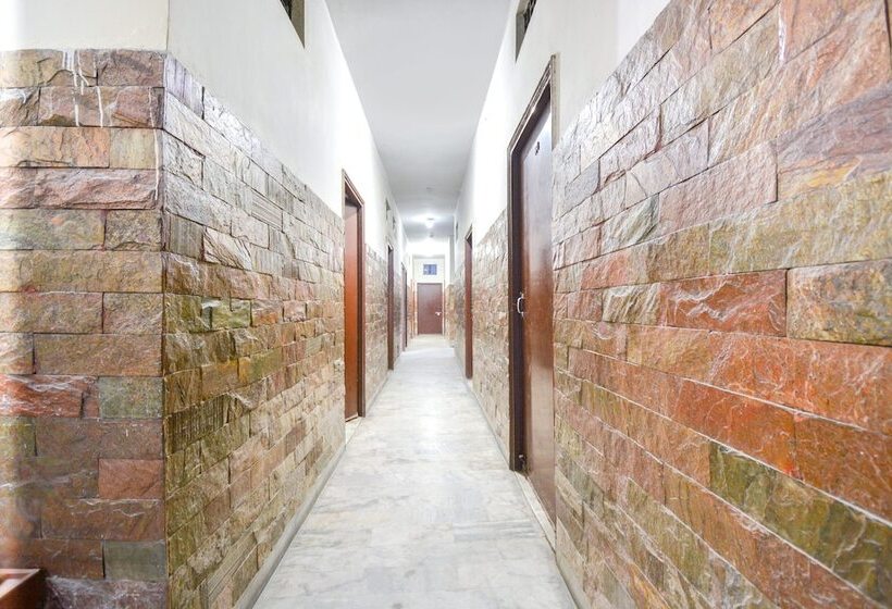 Spot On 38670 Hotel Diamond