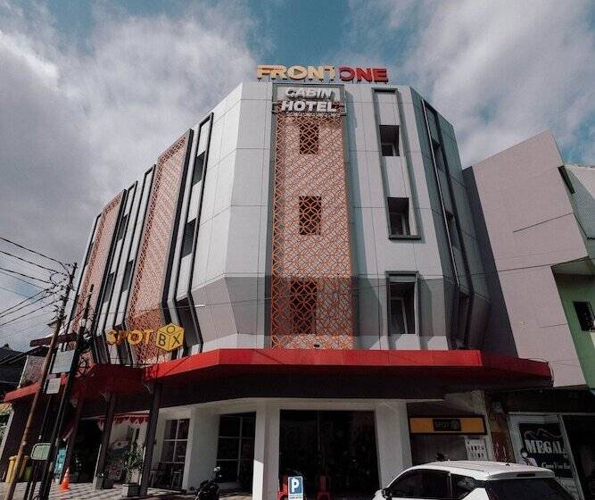 Hotel Front One Cabin Slamet Riyadi Solo