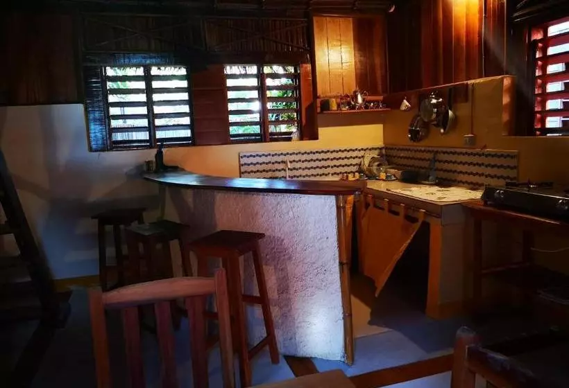 تختخواب و صبحانه Chez Alex