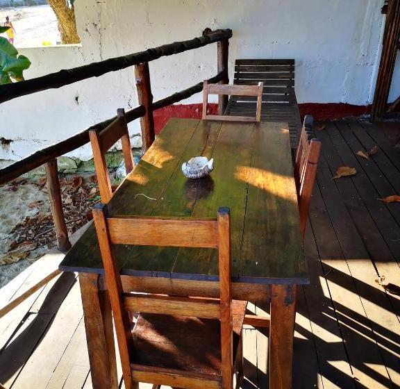 تختخواب و صبحانه Chez Alex