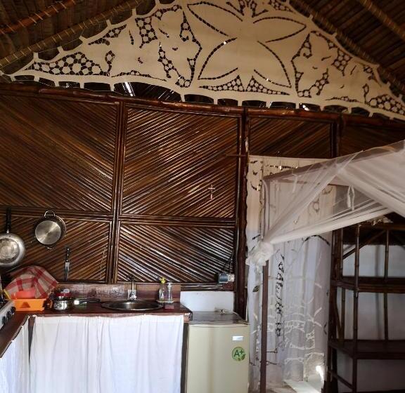 تختخواب و صبحانه Chez Alex