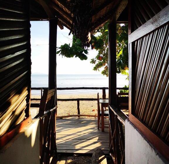 تختخواب و صبحانه Chez Alex