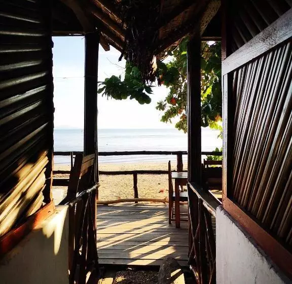 تختخواب و صبحانه Chez Alex