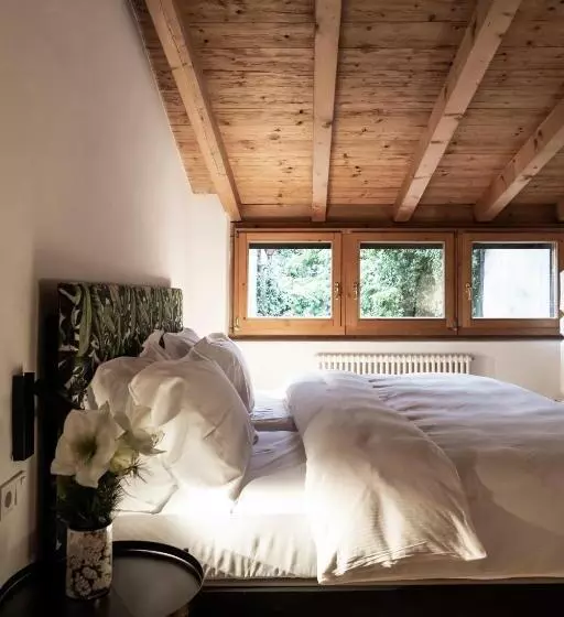 تختخواب و صبحانه Goldenstern Townhouse