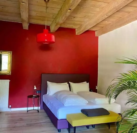 تختخواب و صبحانه Goldenstern Townhouse