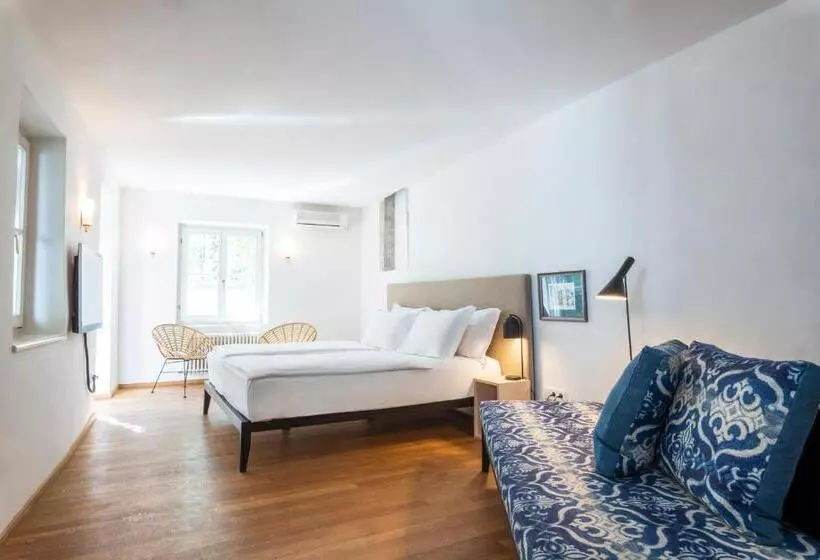 تختخواب و صبحانه Goldenstern Townhouse