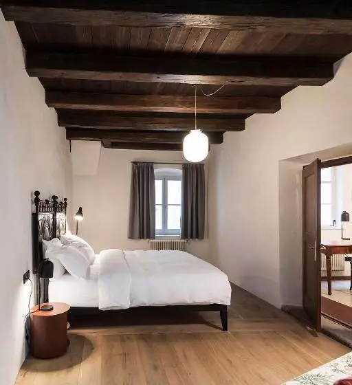 تختخواب و صبحانه Goldenstern Townhouse