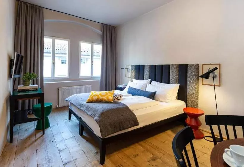 تختخواب و صبحانه Goldenstern Townhouse